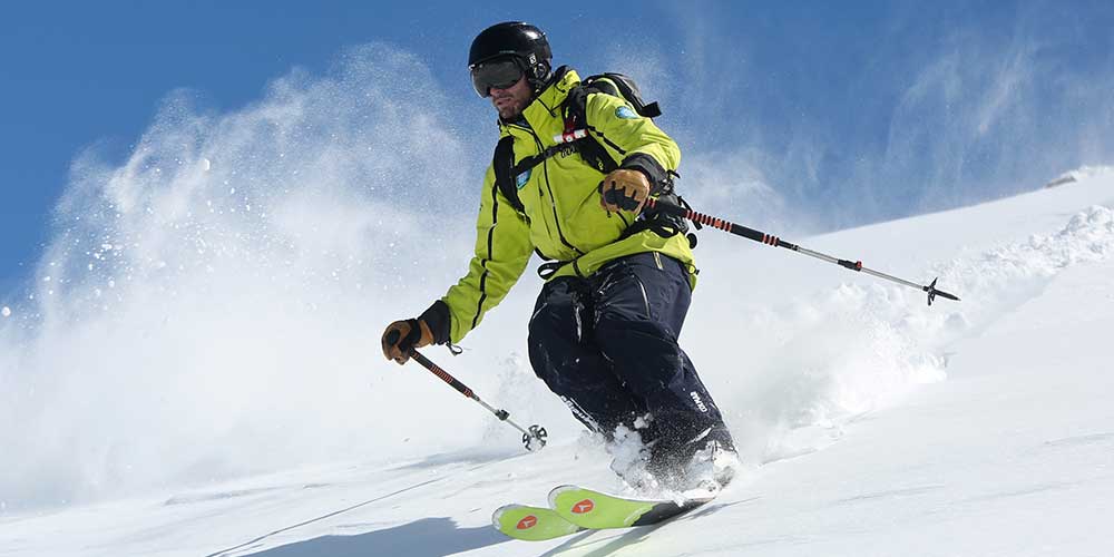 off-piste skiing instructor prosneige
